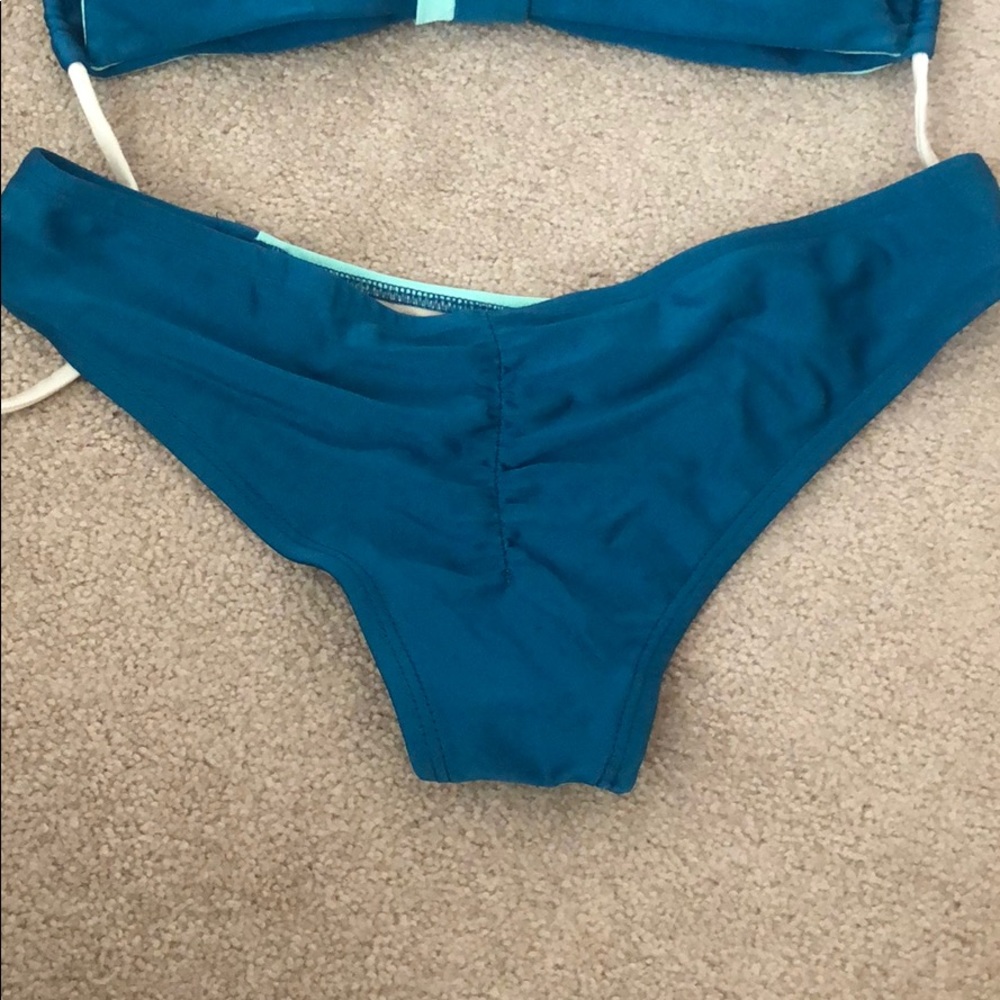 Bikini / Swimsuit - Picture 3 of 3